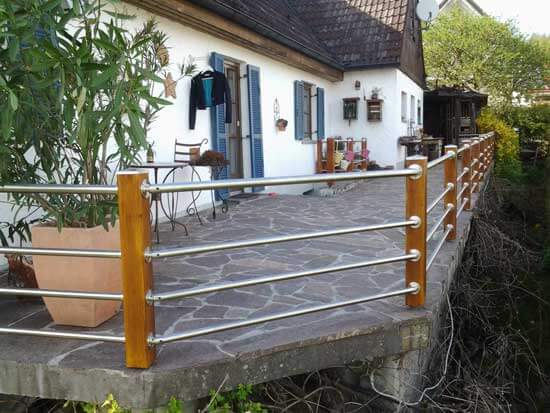 Terrassengeländer aus Holz und Edelstahl selber bauen
