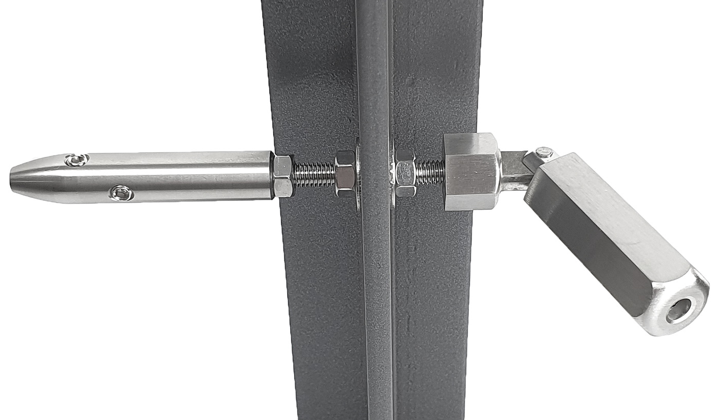 Detailfoto Seilspanner-Set am Eck-Zaunpfosten montiert